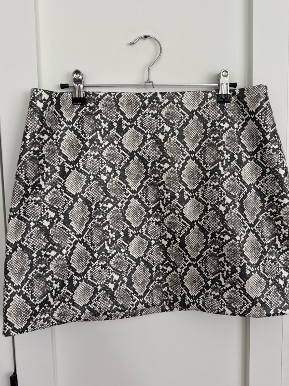 H&M black & white snake print mini skirt size 10
